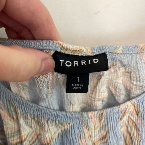 TORRID 1 Plus Size Light Blue Feathers Crinkle Gauze Cold Shoulder Top Boho 1X - Picture 7 of 16